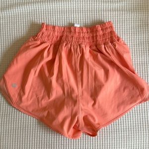 SUNSET lululemon hotty hot shorts 2.5” RARE COLOR